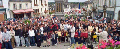 010914-public1 hommage des Gourinois le 14 septembre 2001
