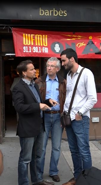 WFMU: enregistrement live du Breizh Collective 2015: Armel An Heger, Alain Leclere et Thomas Moisson arrivent devant Le Barbès dans le Brooklyn.