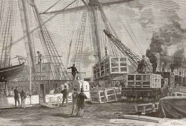 statue de la Liberté chargée du le bateau Isère à Rouen
